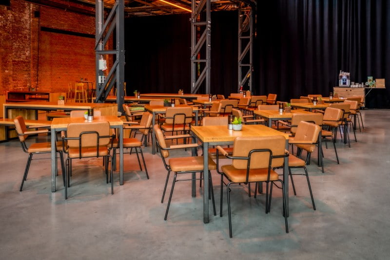 Stuhle fur meetingraum verkettbar